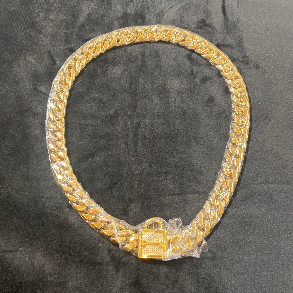 DOG COLLAR-NEW 24 in Cuban Chain Gold Tone. NEW. Crystal Clasp. Chain only.